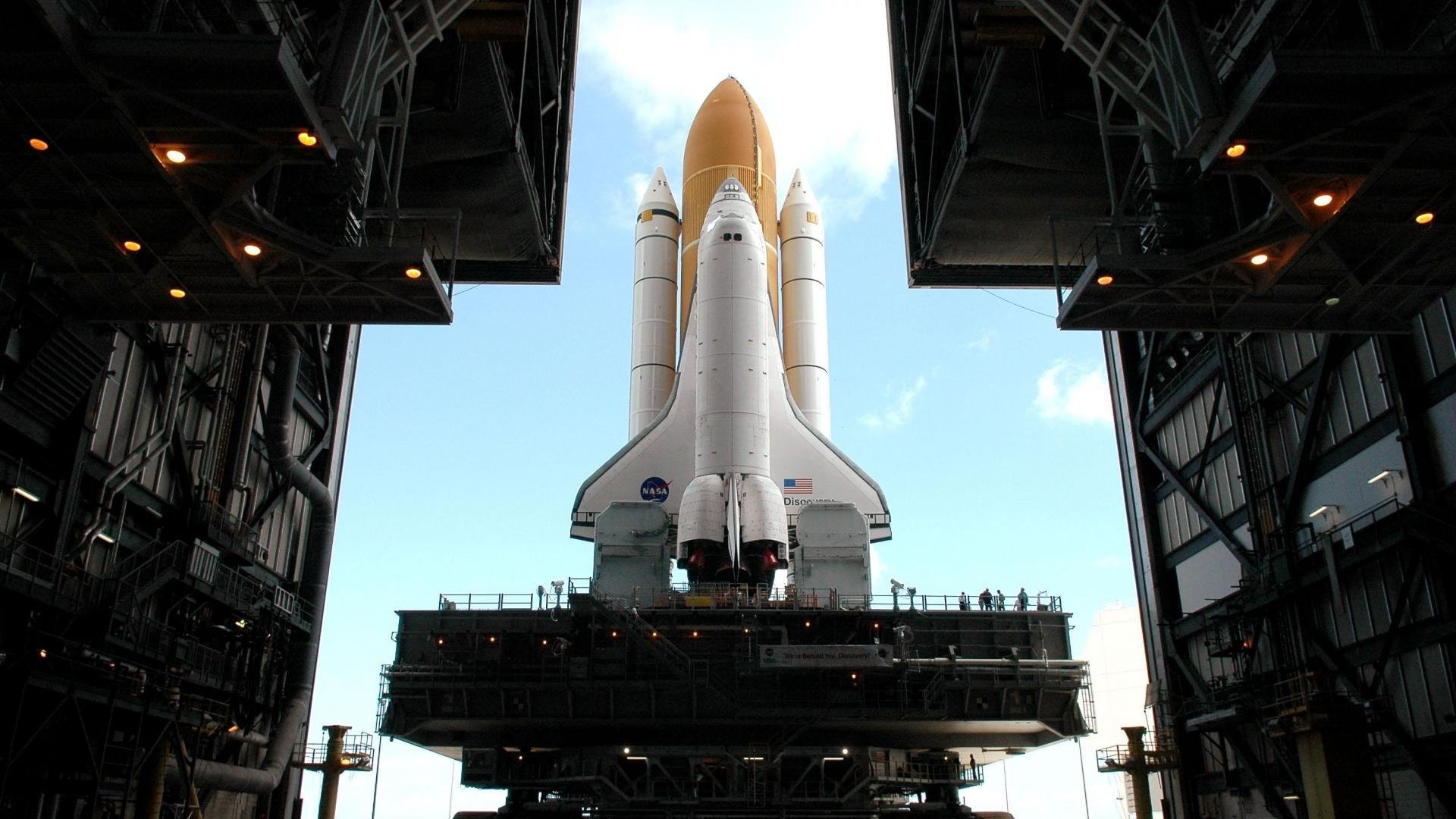 青少年足球课程内容不断丰富,结合现代科技创新,你认为青少年足球训练应该如何开展